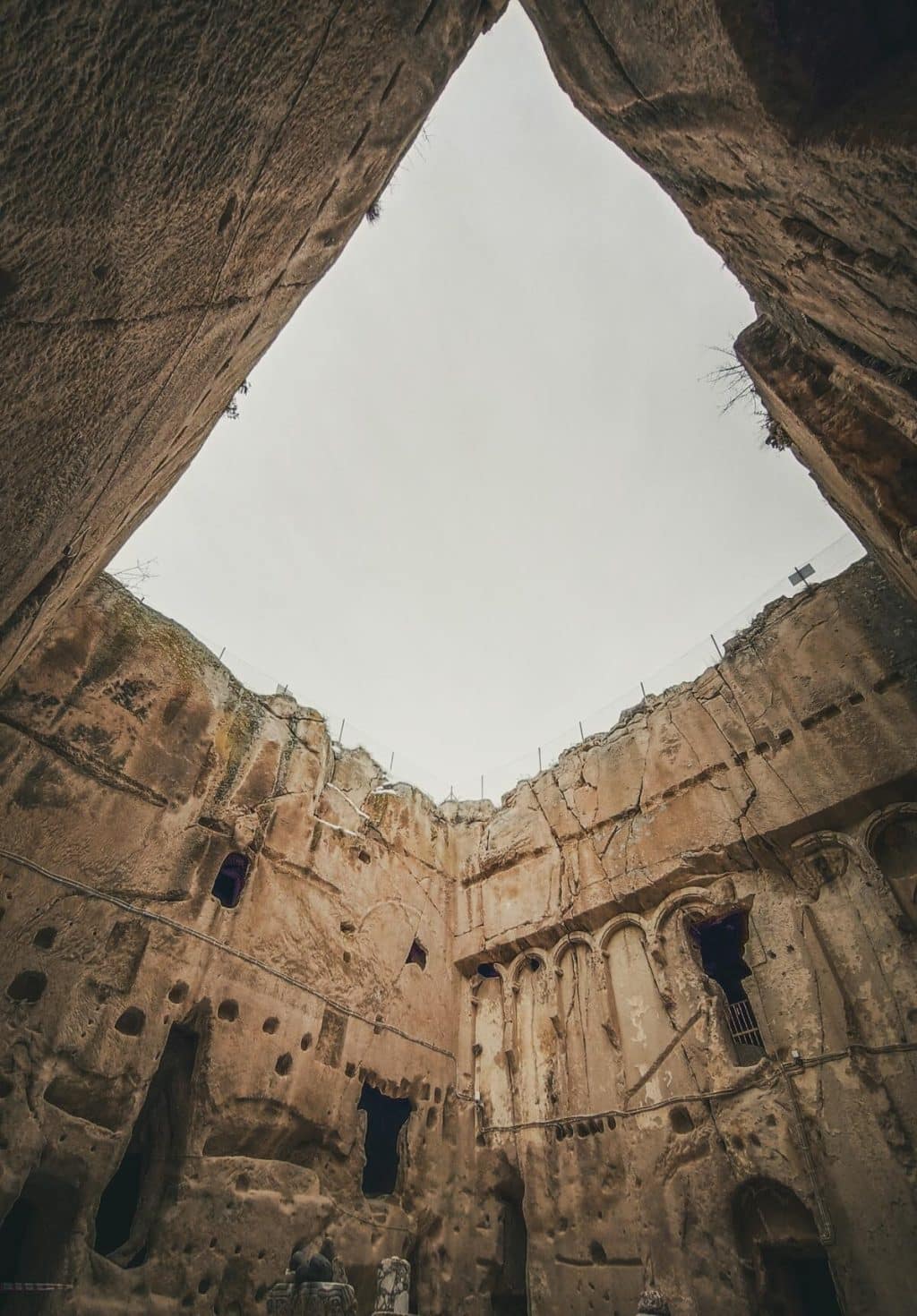 Tavernă cu vechime de 5000 de ani, descoperită în Irak. Avea frigider şi pahare pentru bere