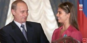 Alina Kabaeva, iubita lui Vladimir Putin, are propria ei casă lângă reședința din Valdai a președintelui rus. Merge acolo cu un tren blindat, pe o linie de cale ferată specială – FOTO