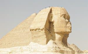 În Egipt a fost descoperit un sfinx zâmbitor cu gropițe în obraji / foto