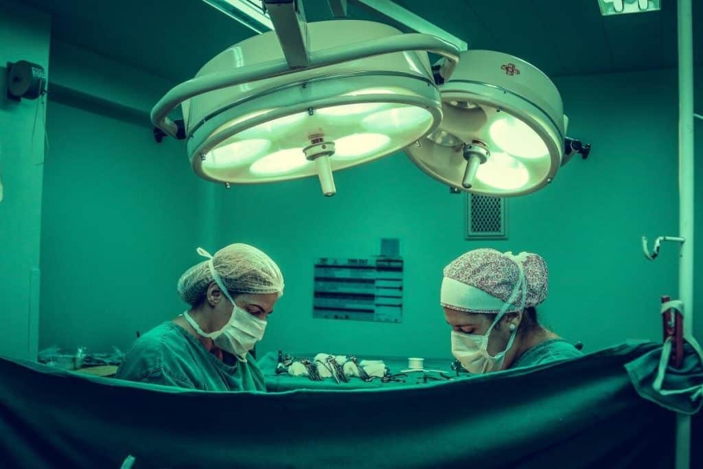Operaţiile estetice făcute în clinici „de butic”, pericol pentru pacienţi. O femeie din SUA trăieşte cu dureri cumplite: Am căutat cel mai mic preţ. Pe Instagram am găsit