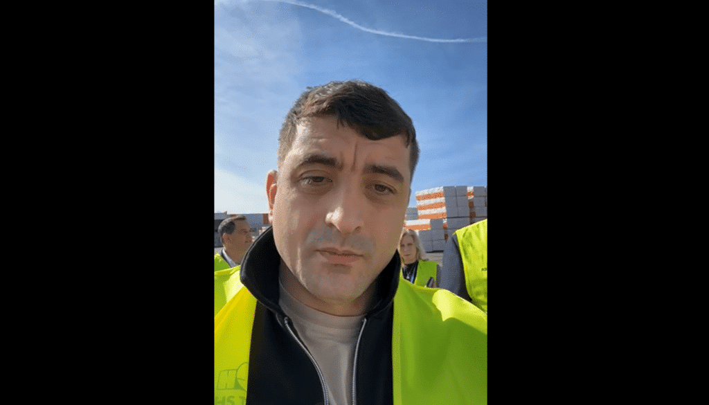 VIDEO LIVE: George Simion în inspecție la Sweighoffer și Kronoșpan – 60m.ro