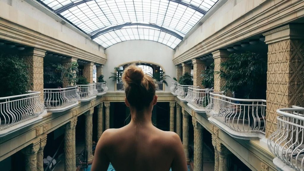 Femeile vor putea înota topless în piscinele din Berlin: ”Cultura corpului liber”