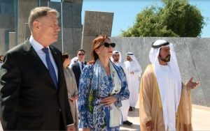 Încă o vizită luxoasă pe banii românilor, în Emirate: Klaus Iohannis, Sebastian Burduja și Ligia Deca, în Masdar City – 60m.ro