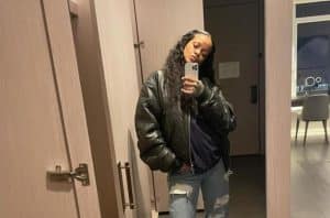 Un bărbat care a călătorit 3.500 de kilometri ca să o ceară de soție pe Rihanna a fost arestat de poliție