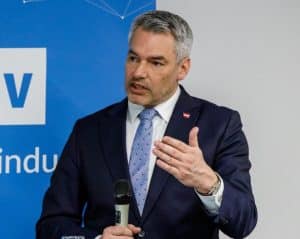 Nehammer spune că nu plănuiește să se ajungă la anticipate în Austria