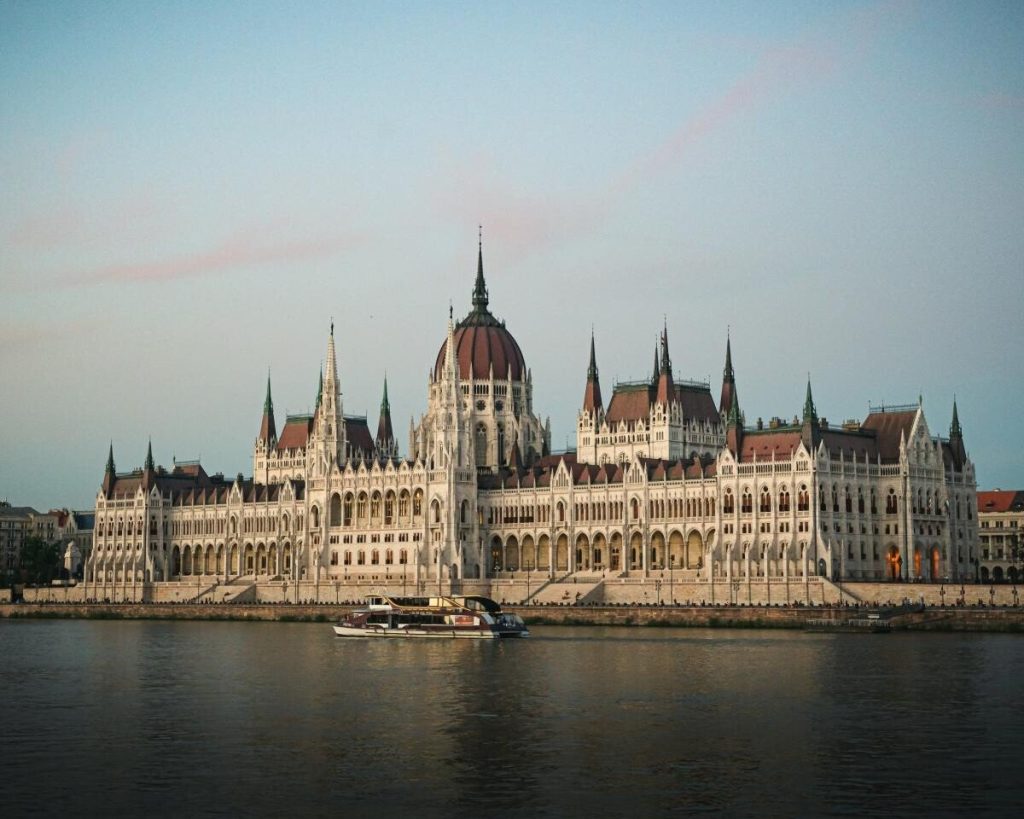 Parlamentul Ungariei a ratificat aderarea Finlandei la NATO