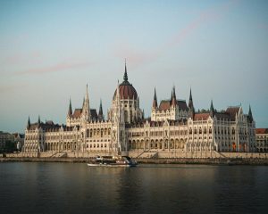 Parlamentul Ungariei a ratificat aderarea Finlandei la NATO