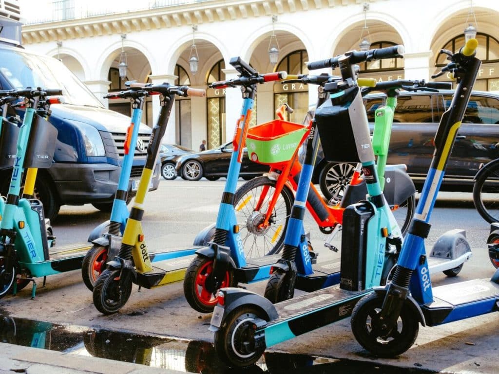 Copiii sub 14 ani nu mai au voie să folosească trotinete electrice