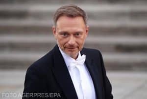 Pe modelul Macron: Ministrul german de Finanțe este prins ascunzându-și ceasul, la televizor (Video)