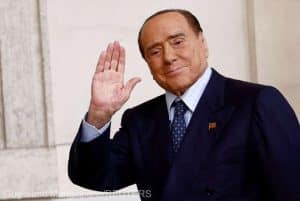 Silvio Berlusconi a fost diagnosticat cu leucemie şi cu o infecţie pulmonară