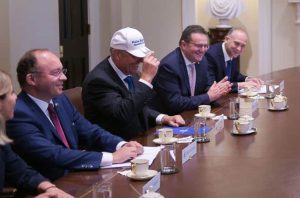 Macron calcă în picioare basca lui Iohannis – 60m.ro