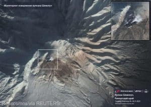 Erupție de proporții în Rusia: Vulcanul Şiveluci a aruncat cenușă la 20 de kilometri în aer. Sate întregi îngropate