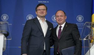 Ministrul de externe ucrainean și-a anulat vizita la București din „motive de securitate”, dar se duce la Bagdad. Aurescu, tot slugă… – 60m.ro