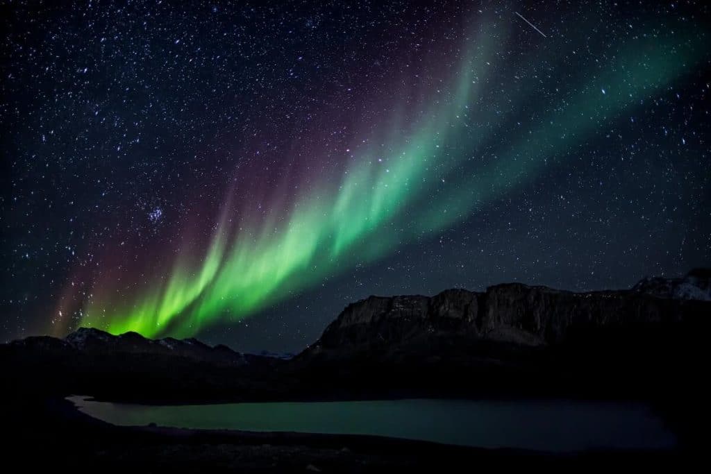 „Spirală misterioasă” văzută plutind în aurora boreală din Alaska. Imagini spectaculoase/ video