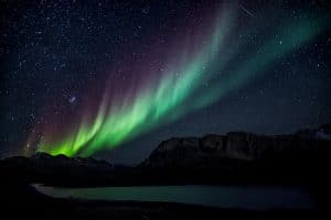 „Spirală misterioasă” văzută plutind în aurora boreală din Alaska. Imagini spectaculoase/ video