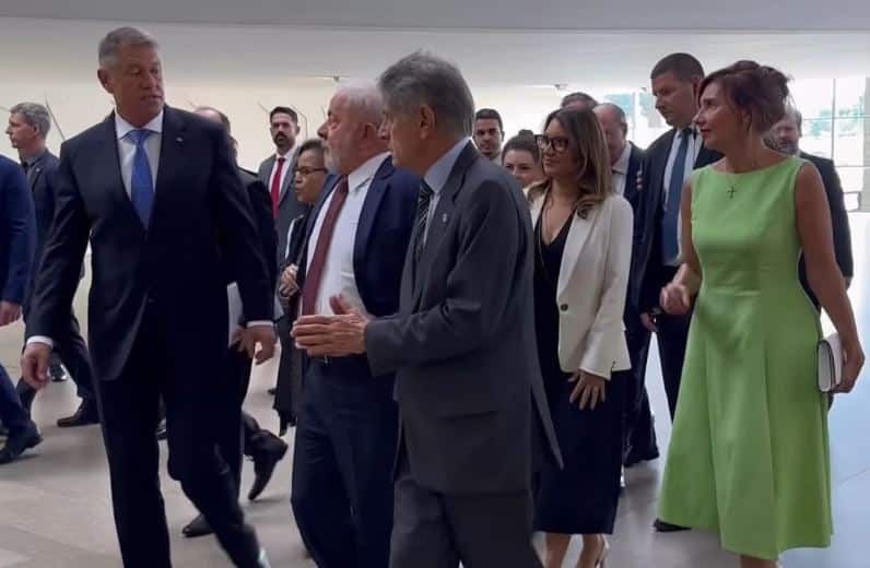 Presa din Brazilia despre vizita familiei Iohannis: o țară foarte săracă, un președinte cu un luxos Boeing cu „interior de hotel” – 60m.ro