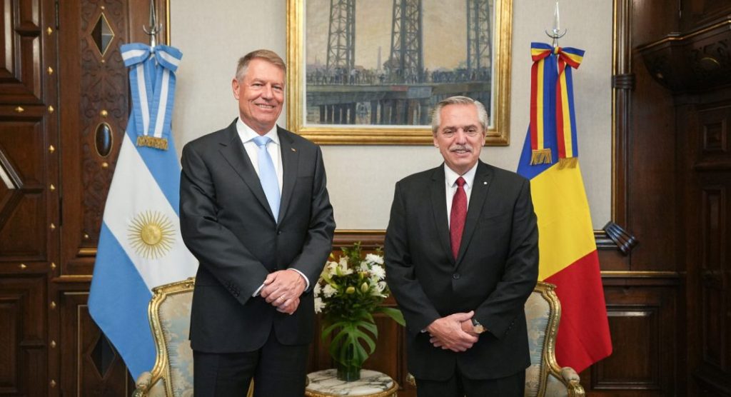 După vacanța lui Iohannis în America Latină, Argentina a decis să plătească în yuani, în detrimetul dolarului american – 60m.ro