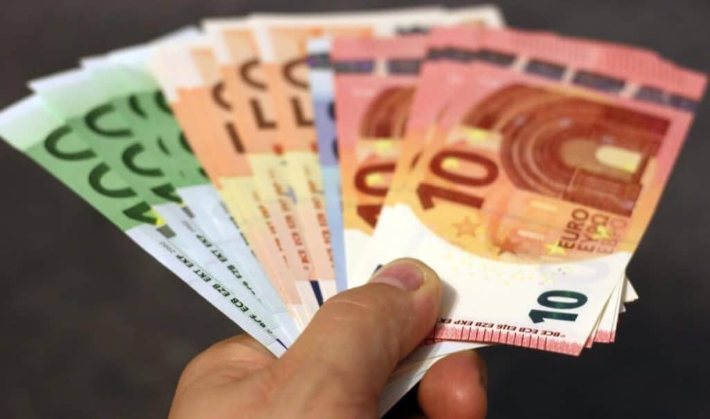 BCE sprijină propunerea Comisiei care ar da fiecărei ţări o traiectorie individuală pentru reducerea datoriilor