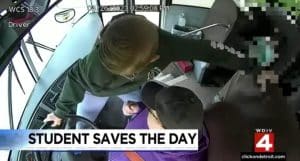 Erou la doar 13 ani. Un elev a salvat viaţa colegilor săi aflaţi în autobuzul şcolar, după ce şoferiţa a leşinat – Video