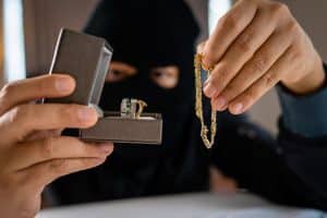 Jaf armat la un magazin de bijuterii de lux în centrul Parisului