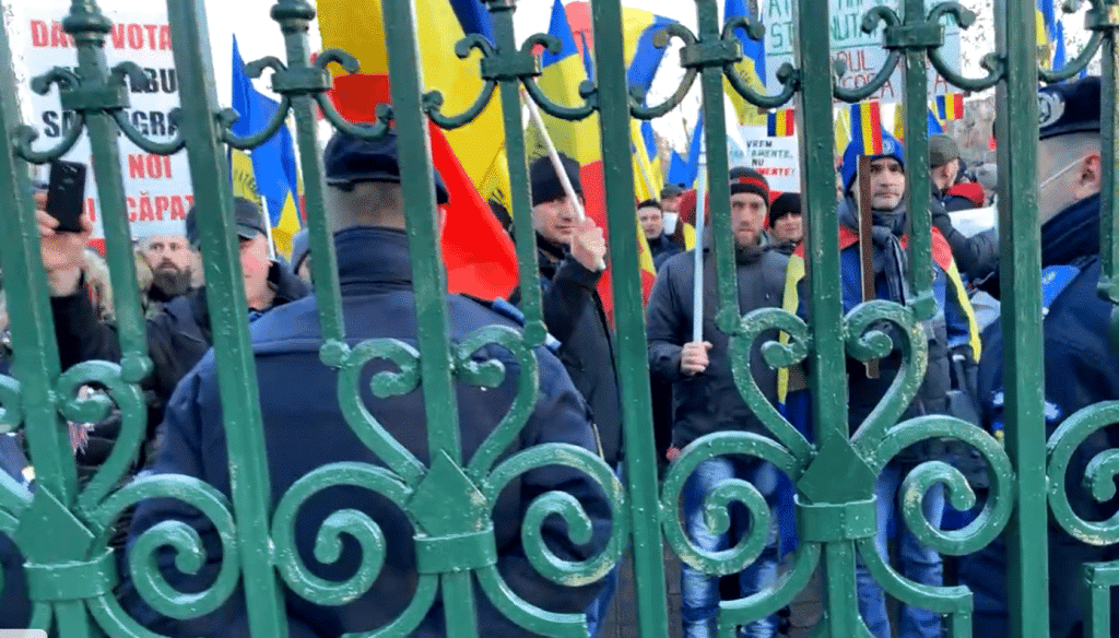 Funcționarii APIA vor protesta joi în fața Guvernului: ”Oamenii s-au săturat de minciunile și vrăjeală ieftină a unor politicieni pentru care primează doar interesul personal” – 60m.ro