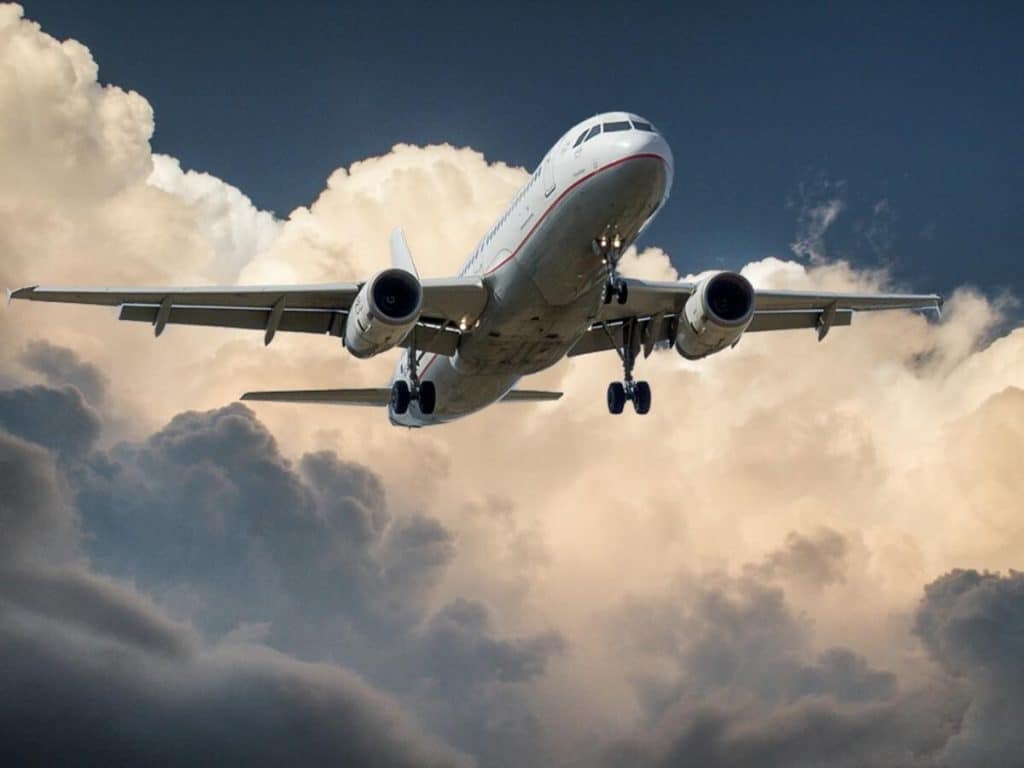 Undă verde pentru conectarea la internet în timpul zborului: ”Modul avion” dispare