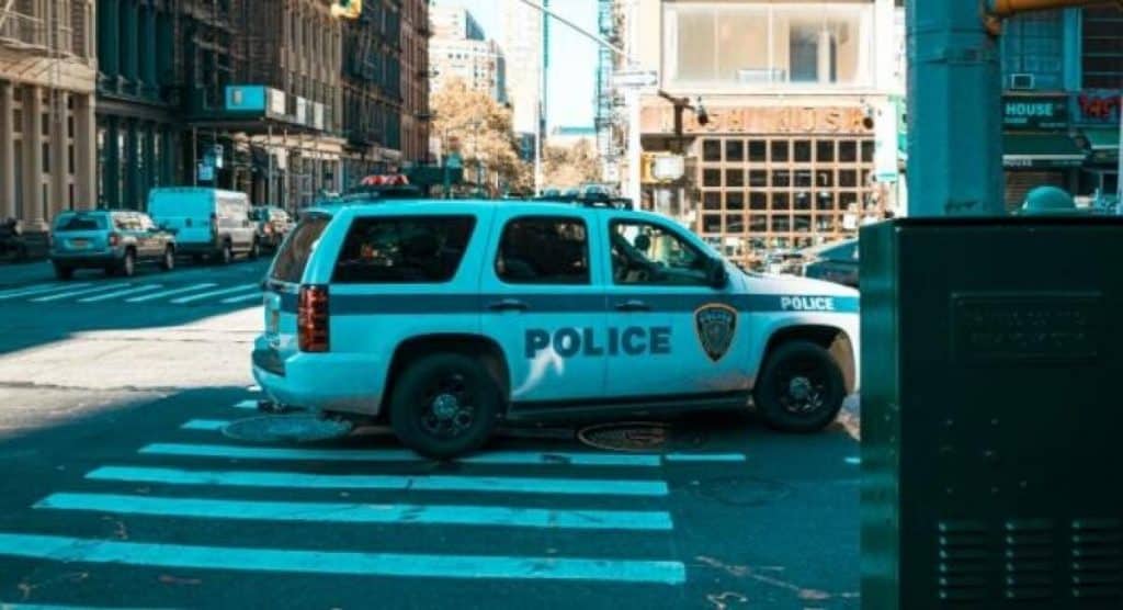 Cazul George Floyd nu s-a terminat. Unul dintre poliţiştii care a asistat la uciderea sa, găsit vinovat de complicitate