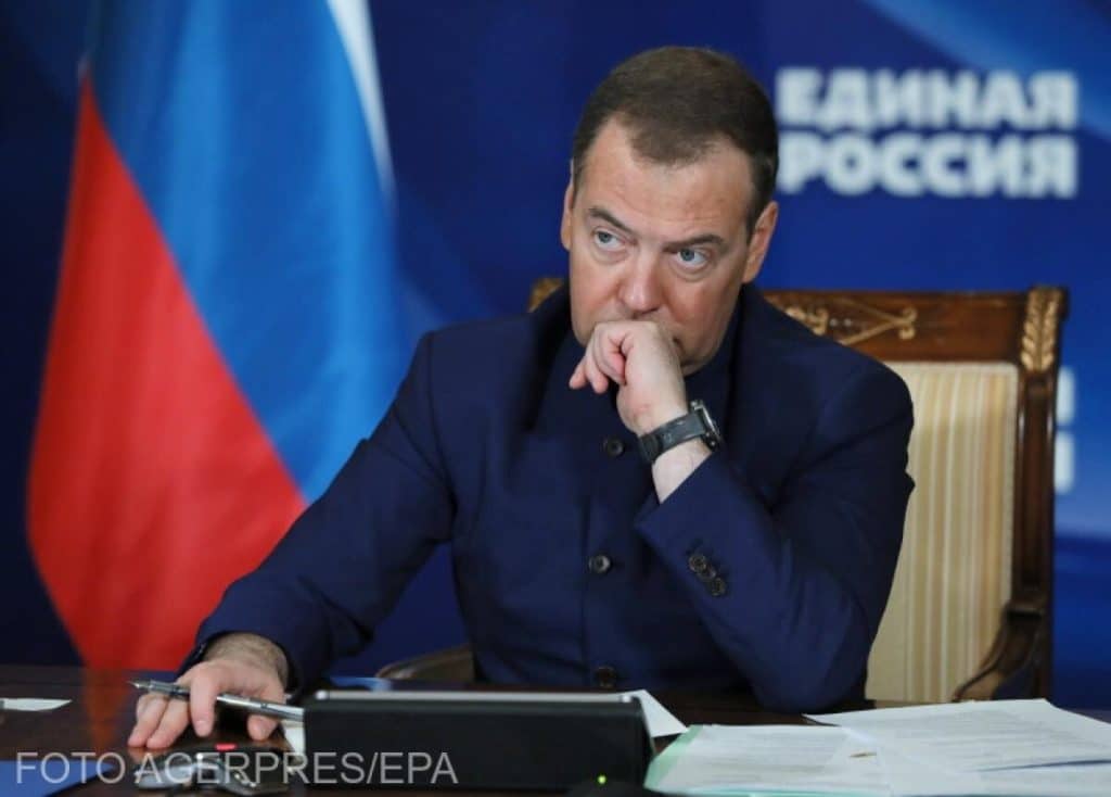 Un scriitor rus a fost rănit în explozia unei maşini-capcană. Medvedev tună și fulgeră: ”Aceste crime nu vor rămâne nepedepsite”