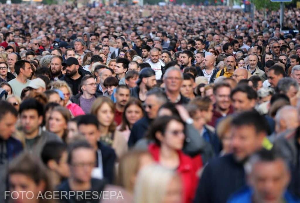 Proteste în Serbia, după cele două atacuri armate. Mii de oameni au manifestat împotriva violenţei/ video