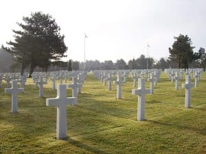 Polonia i-a interzis ambasadorului Rusiei să depună flori la cimitirul memorial din Varșovia