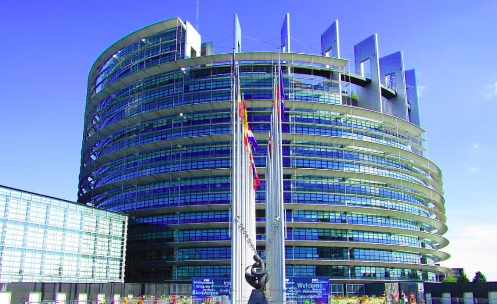 Parlamentul renunță la planul de cumpărare al unui nou sediu. Pe masă se află o ofertă de închiriere de 700.000 de euro pe an