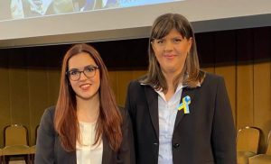 ”Afacerea de la Drept”. Fiica unui polițist judiciar al DNA a moderat dezbaterea Codruței Koveși, fosta șefă a DNA, cu studenții din Aula Facultății de Drept – 60m.ro