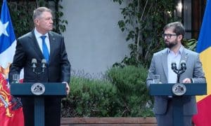 Președintele din Chile, care s-a întâlnit recent cu Klaus Iohannis, a rămas blocat într-un tobogan de copii / video
