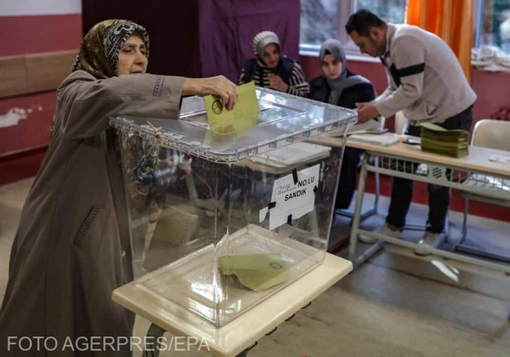 Secţiile de vot s-au deschis pentru alegerile prezidenţiale şi parlamentare din Turcia