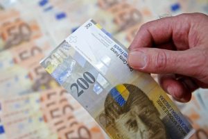 Elveția vrea să introducă utilizarea banilor cash în Constituție – 60m.ro