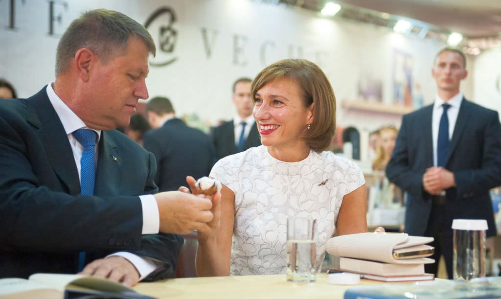 Carmen Iohannis nu e solidară cu profesorii. Soția președintelui nu intră în grevă – 60m.ro