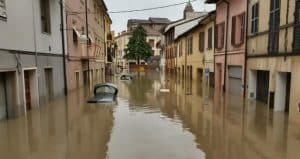 Dezastru în Italia: Numărul morților crește la 11. Peste 20.000 de persoane strămutate, 280 de alunecări de teren și 400 de drumuri blocate