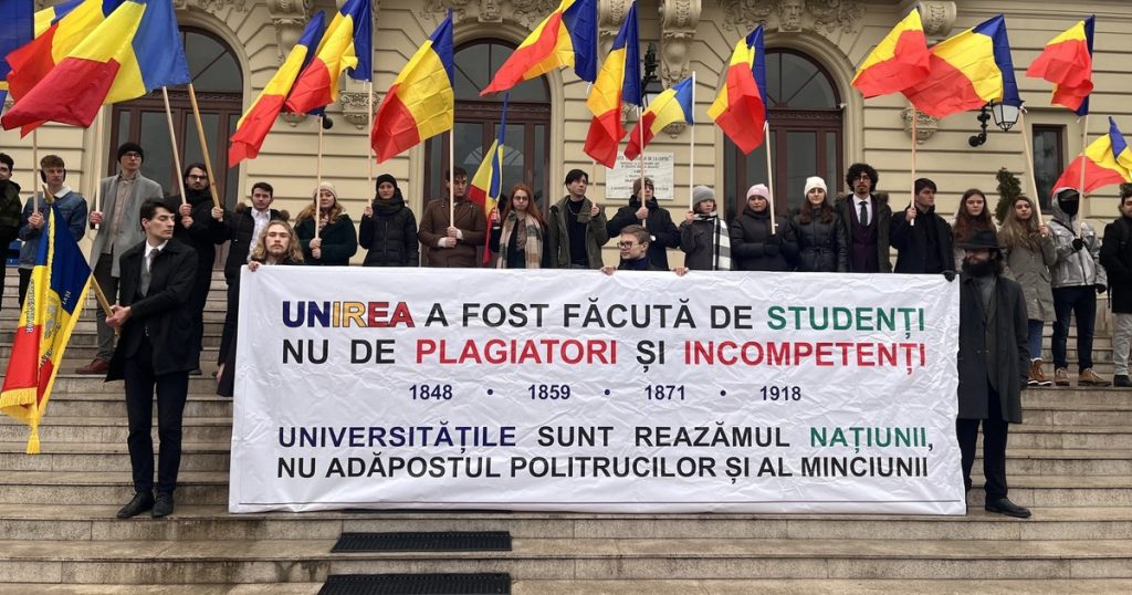 Liga Studenţilor din Iaşi, protest spontan în faţa sediilor PSD şi PNL şi a Ministerului Educaţiei, faţă de modificările inacceptabile din legile educaţiei  – 60m.ro