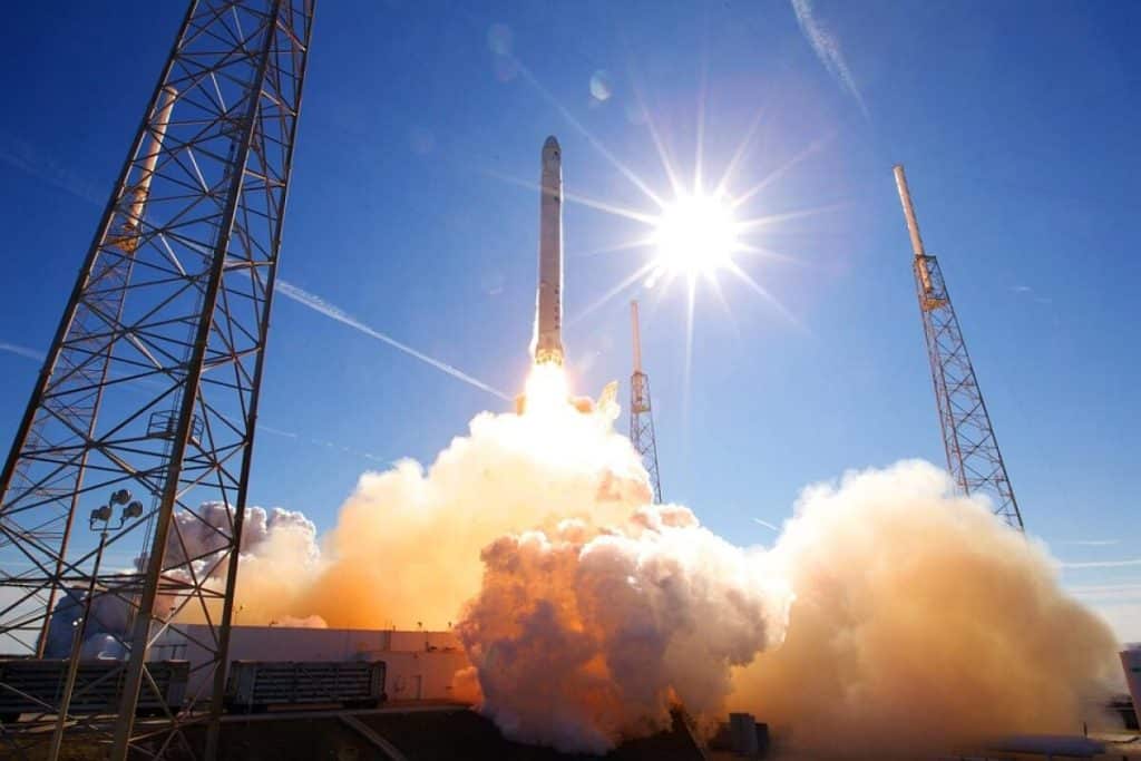 SpaceX a lansat o navă cu turiști către ISS. Cine sunt norocoșii care zboară în spațiu