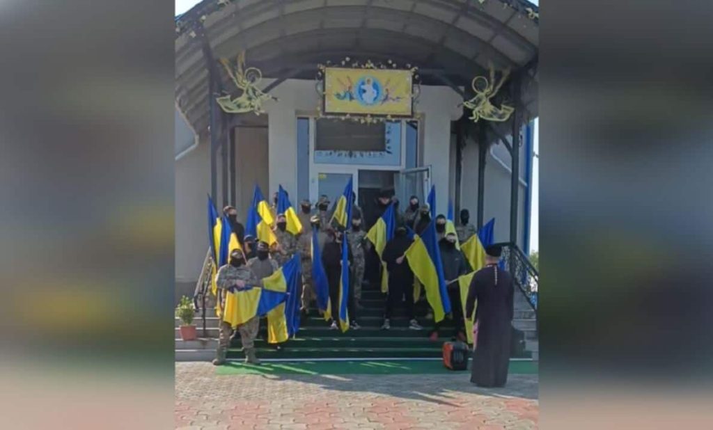 Biserica ortodoxă din Rângaci, regiunea Cernăuți, preluată cu forța: Preotul român a fost bătut – 60m.ro
