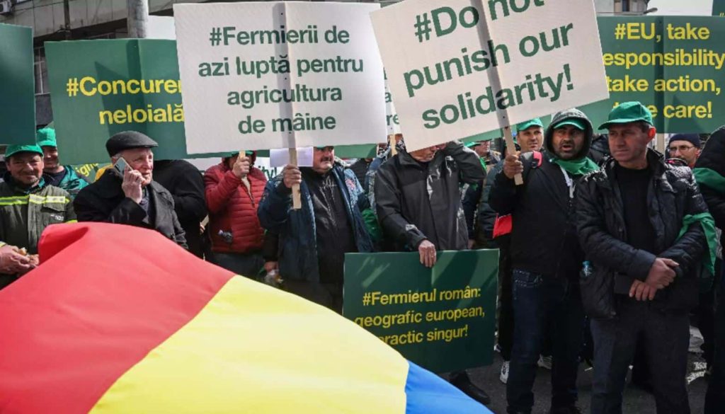 Agricultorii români protestează la Bruxelles împotriva cerealelor ucrainene: Se strică grâul și floarea soarelui în hambare – 60m.ro