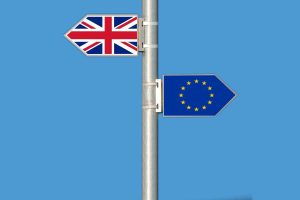 Bețe în roate pentru studenții români din Marea Britanie. Guvernul lui Sunak schimbă regulile privind vizele