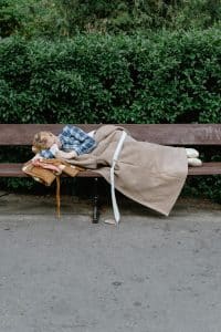 Franţa vrea să scoată persoanele fără adăpost din Paris în timpul Jocurilor Olimpice