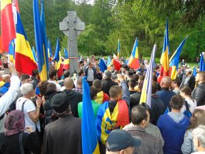 AUR comemorează eroii români la Cimitirul Internațional al Eroilor din Valea Uzului – 60m.ro
