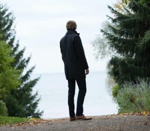 La zece ani de când a rămas paralizat, un bărbat merge din nou, după „o reparaţie digitală a măduvei spinării”