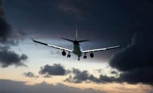 Panică la bordul unui avion, după ce un pasager a deschis uşa în zbor – Video