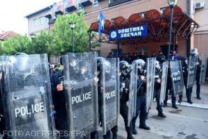 Trupele KFOR NATO, atacate în nordul Kosovo. Purtătorul de cuvânt al NATO: Violenţele trebuie să înceteze