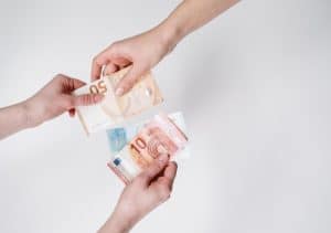 Preţul caselor ar putea să se prăbuşească în zona euro odată cu creşterea dobânzilor, spune BCE