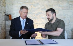  Iohannis și Zelenski au semnat o declarație comună prin care România susține aderarea Ucrainei la NATO – 60m.ro