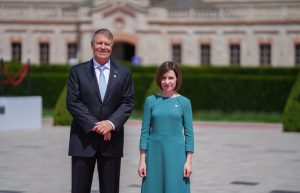 Ion Cristoiu: Aflat la Crama Mimi, Klaus Iohannis se rățoiește la cadrele didactice – 60m.ro